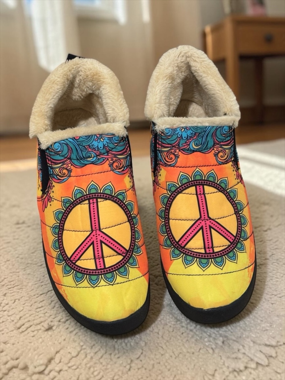 YES WE VIBE Yellow & Orange PEACE SIGN SHOES UNISEX Men’s Size 10.5